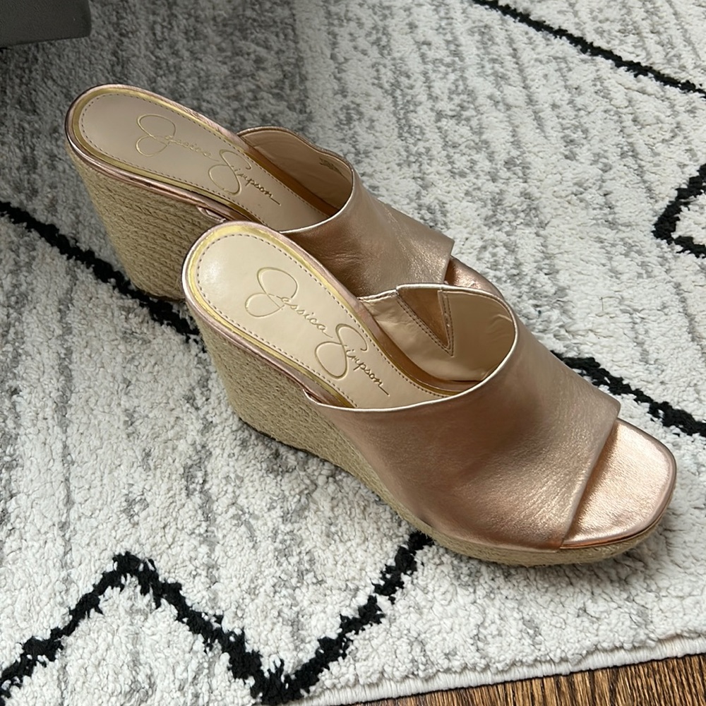 Never worn Jessica Simpson wedges in beautiful rose gold